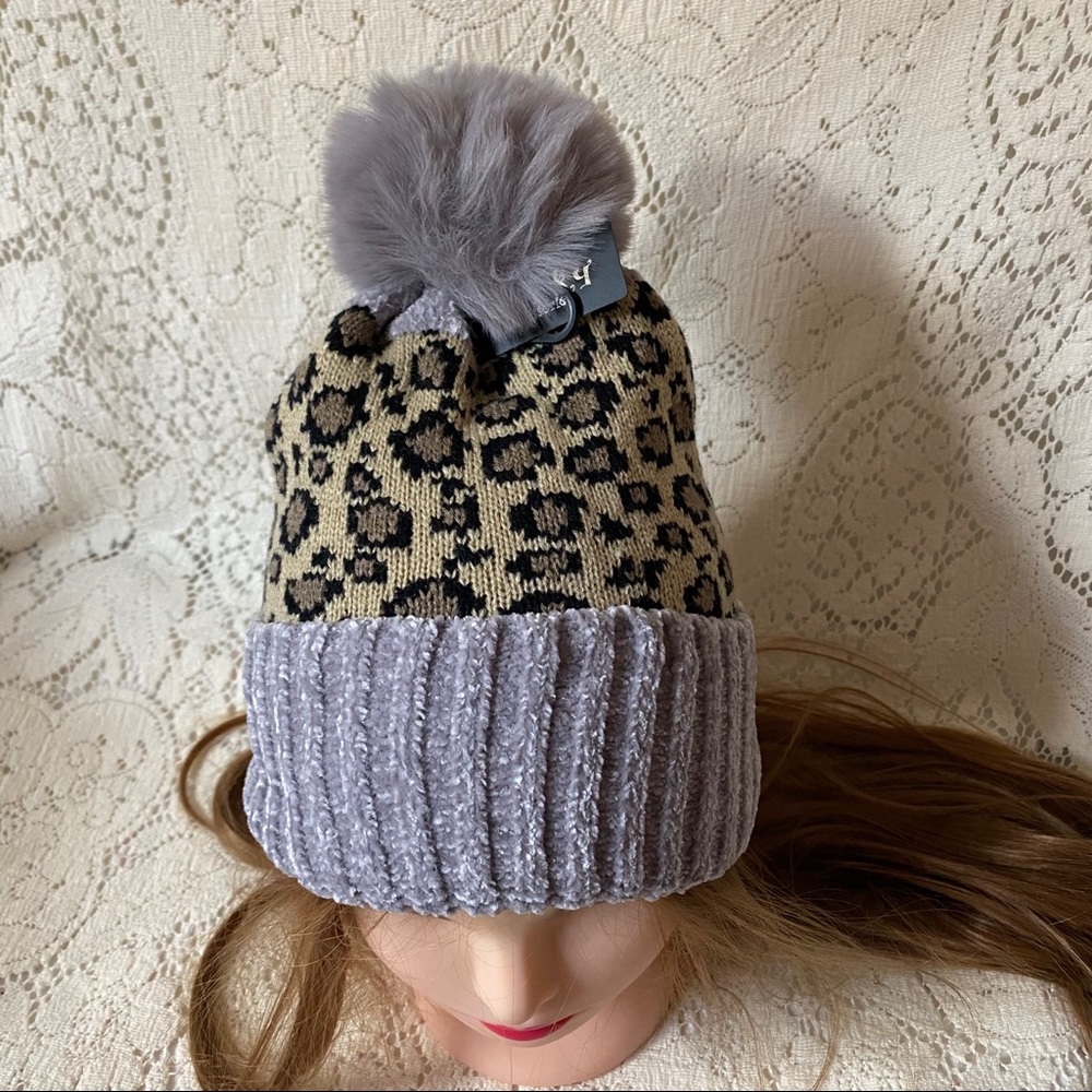 Gray Trim Pom Pom Leopard Knit Beanie